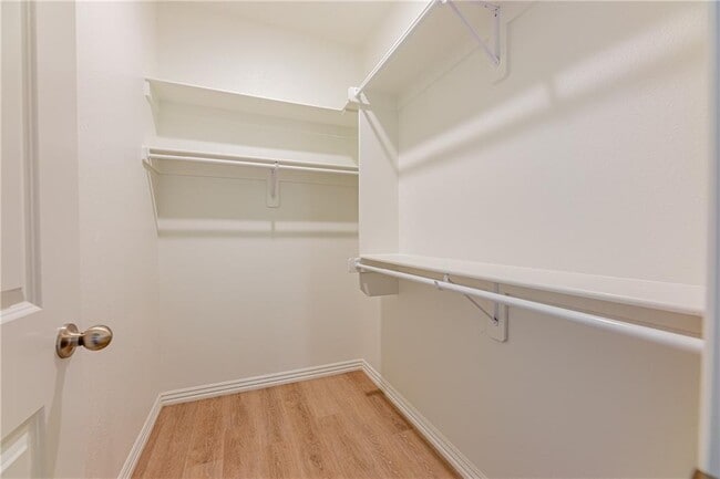 Building Photo - 1408 SW Casuarina Dr