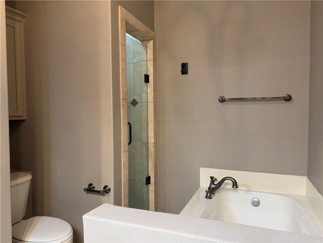 Building Photo - 2509 S Everest Ave