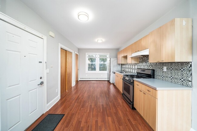 Building Photo - 213 Ogden Ave.