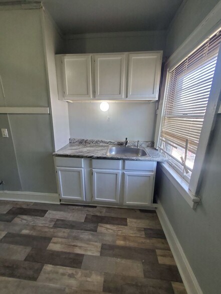 Building Photo - 3121 N 39th St