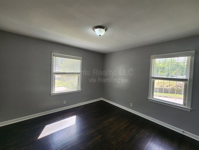 Building Photo - 120 Burbank Dr NW