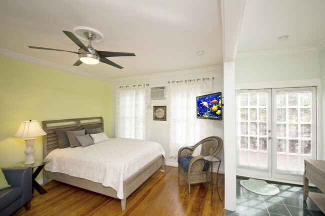 Building Photo - Furnished Studio in Old Town