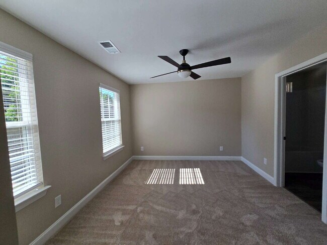 Building Photo - 2 Bedroom Townhomes Near Downtown Mebane for $1495