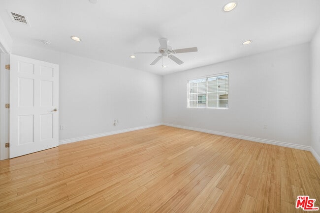 Building Photo - 741 N Las Palmas Ave