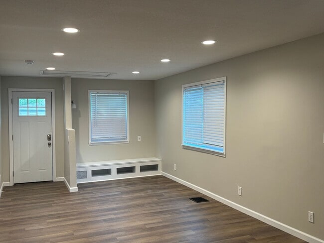 Building Photo - Fabulous 2 Bedroom 1.5 Bathroom House
