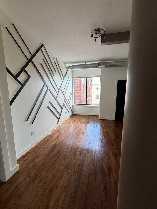 Building Photo - 5005 Hidalgo St