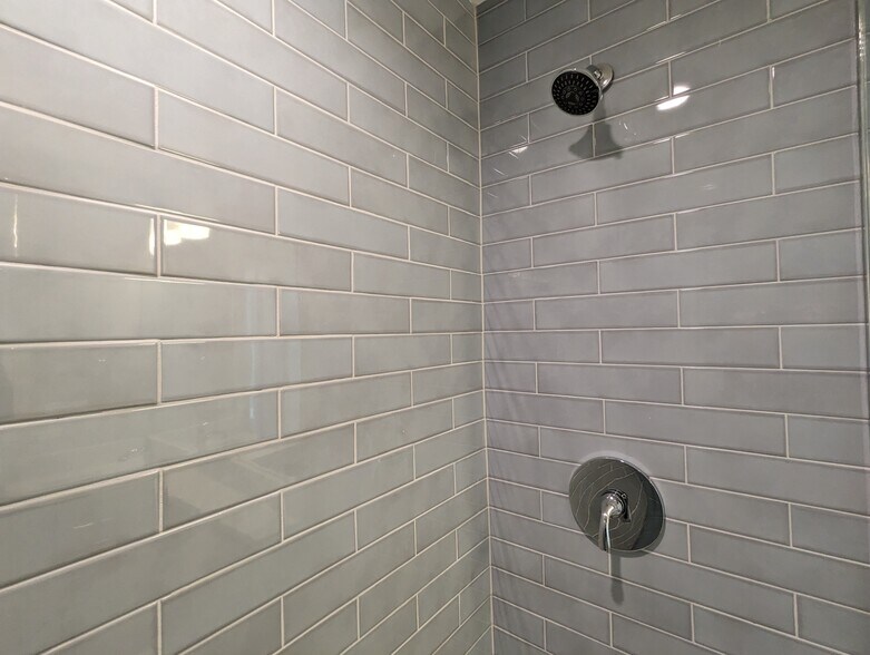 Building Photo - 3935 N Janssen Ave