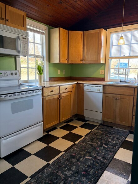 Kitchen - 3380 Coventryville Rd