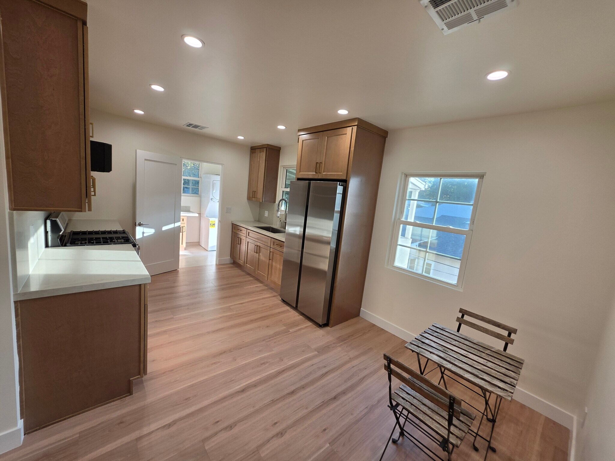 Building Photo - 2913 W Riverside Dr