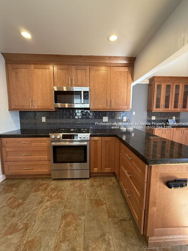 Building Photo - 2951 Madera Ave