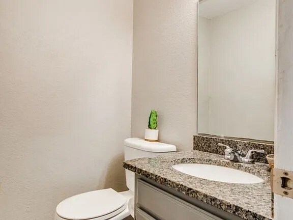 Building Photo - 7500 Chapin Rd