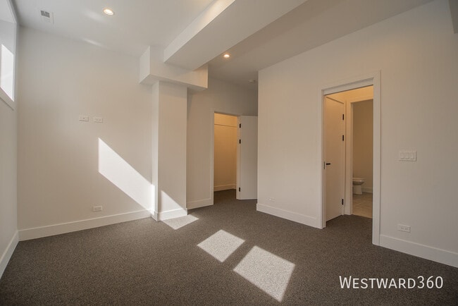 Building Photo - 2042 W Washington Blvd