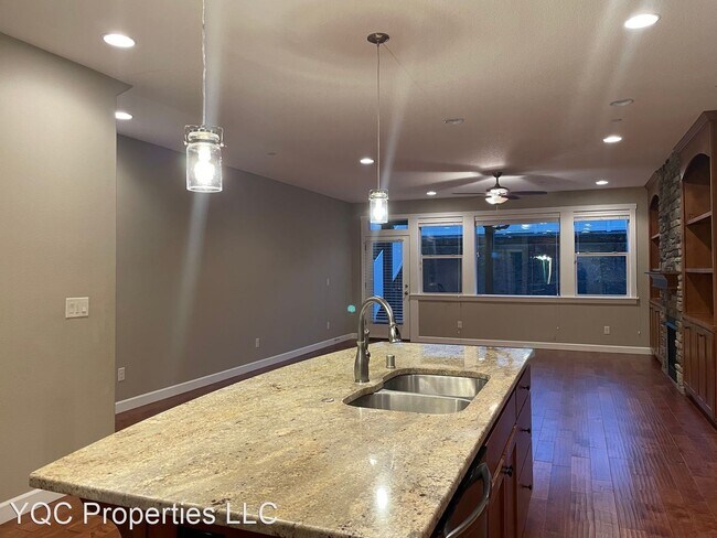 Building Photo - 4 br, 3 bath House - 4221 NW Sage Loop