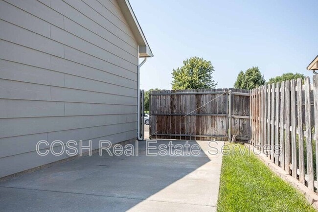 Building Photo - 1420 N Aksarben St