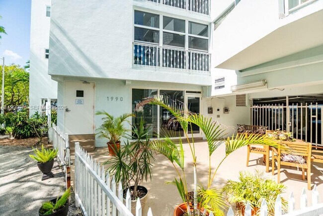 Building Photo - 1990 Marseille Dr