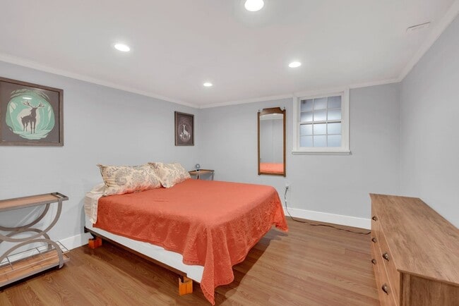 Building Photo - Charming Inglewood bungalow apartment just minutes from downtown!