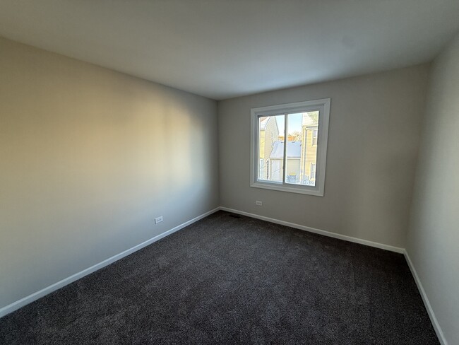 Building Photo - 1333 Petersburg Ct