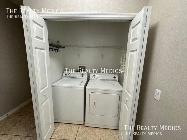 Building Photo - 2854 Oakwater Dr