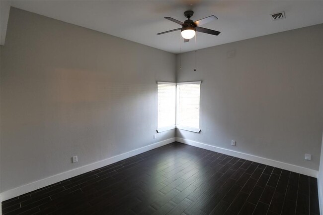 Building Photo - 5302 Prairie Creek Dr