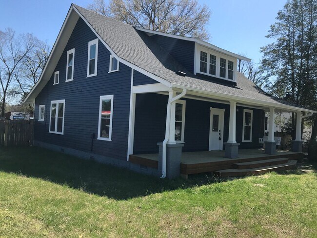 Building Photo - 1001 S 8th St