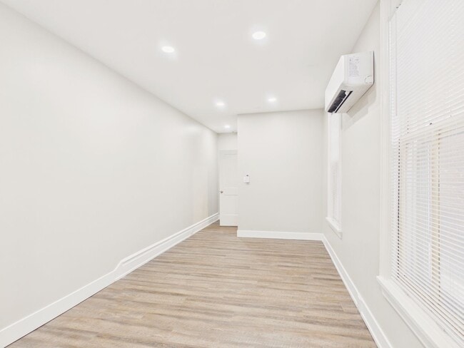 Building Photo - 916 Green St