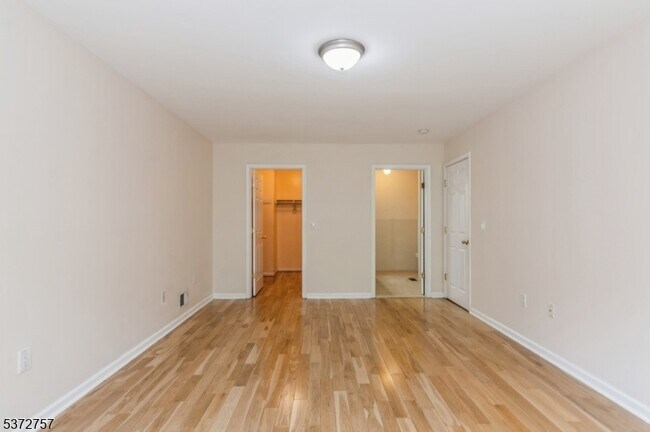 Building Photo - 17 Lackland Ave