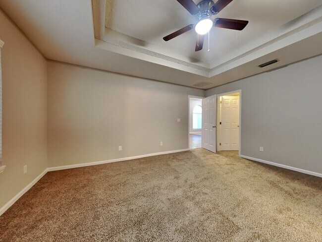 Building Photo - 4-bed, 2-bath home in Sheffield Oaks