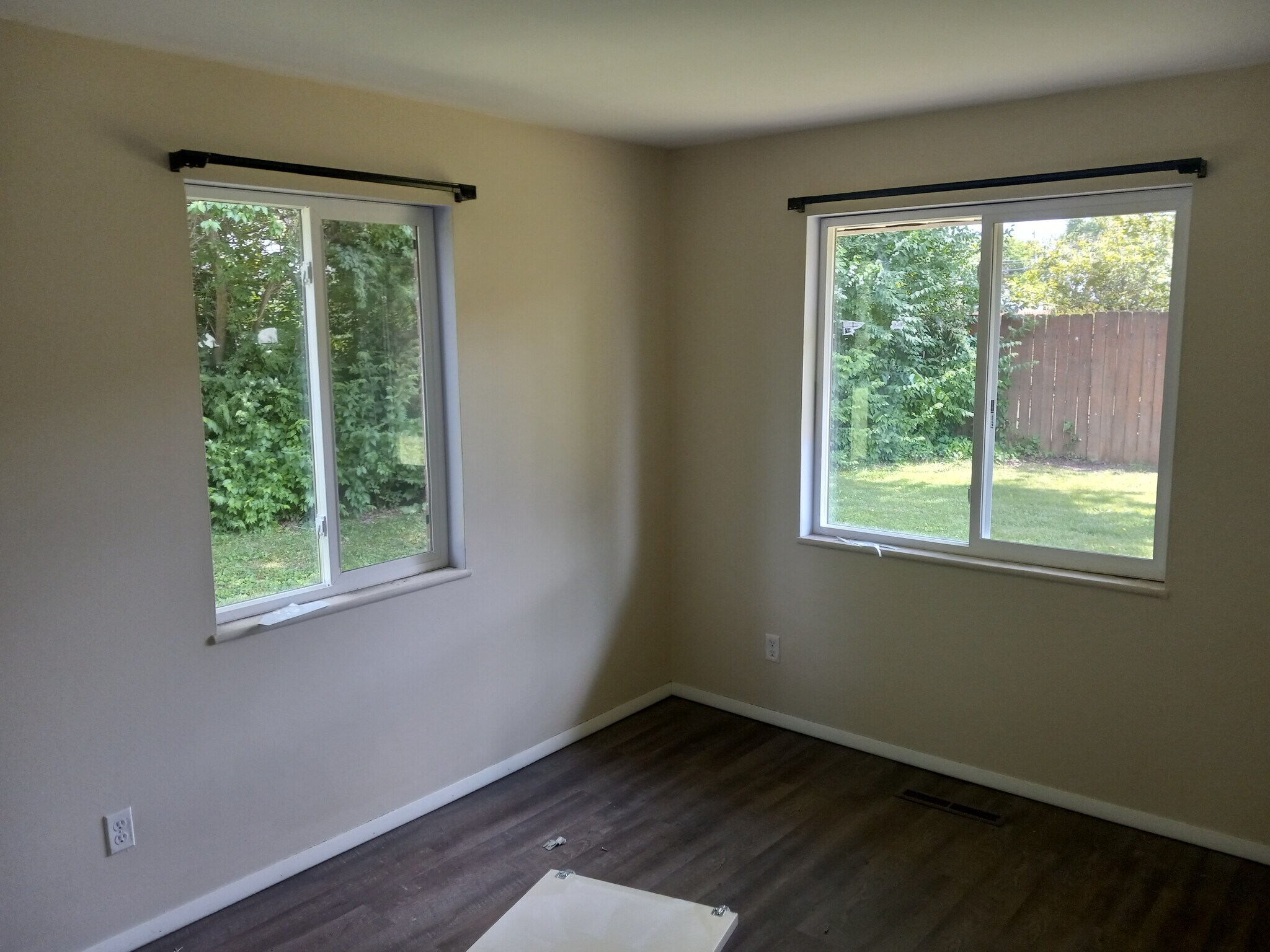 Building Photo - 3856 Longridge Dr