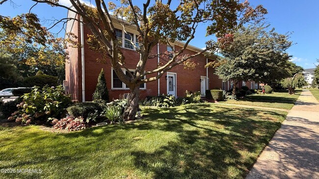 Building Photo - 364 Westwood Ave