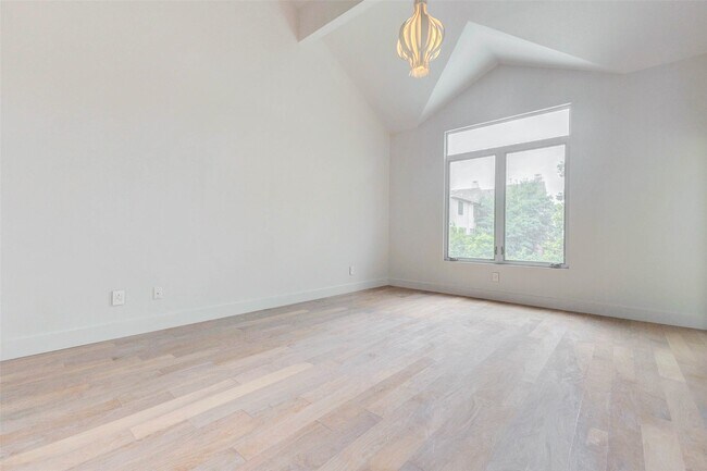 Building Photo - 1222 Marconi St