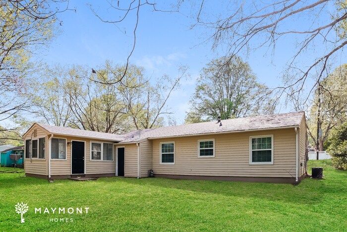 Building Photo - 4025 Oak Ridge Dr