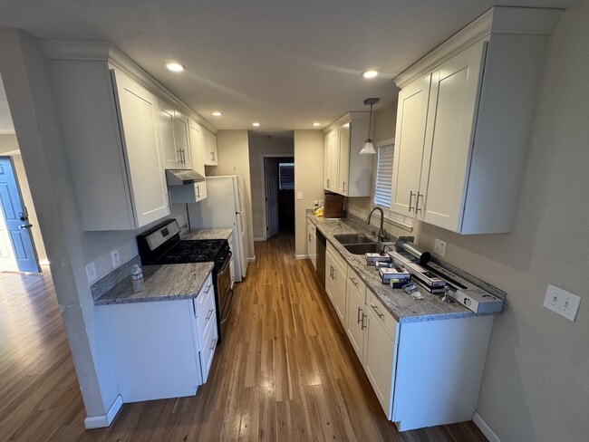 Building Photo - 1776 Pescadero Dr