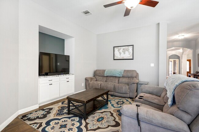 Building Photo - 28139 Canyon Wren Dr