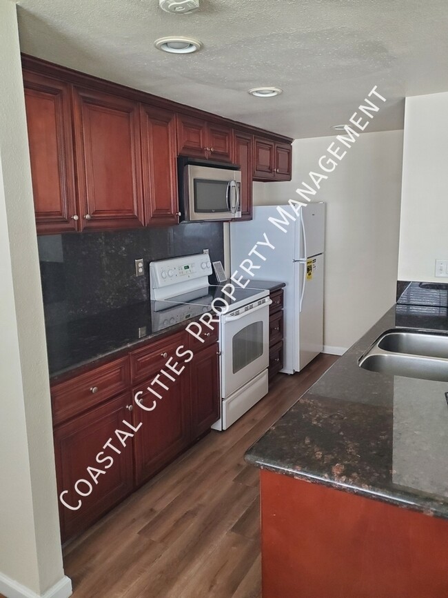 Building Photo - 2429 College Ln