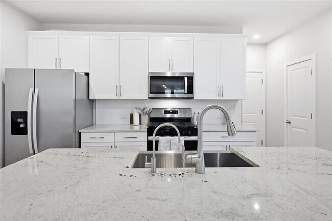 Building Photo - 2500 Forest Creek Dr