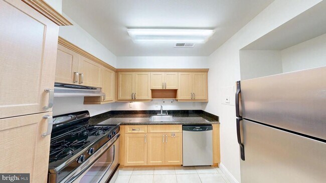 Building Photo - 2114 Bonnywood Ln