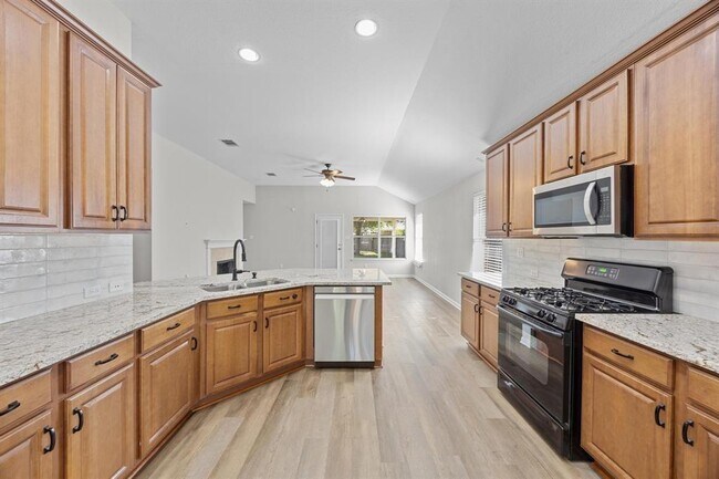 Building Photo - 806 Broken Trace Ct
