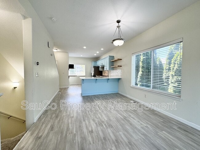 Building Photo - 7839 NE Kian Ln