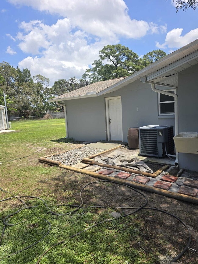 Building Photo - Beautiful remodeled Studio/efficiency in Hudson, FL
