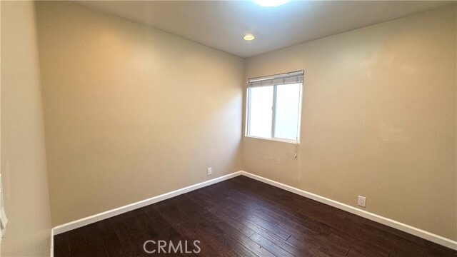 Building Photo - 16 Willow Tree Ln