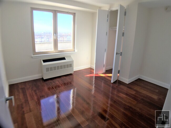 Building Photo - 3030 Middletown Rd