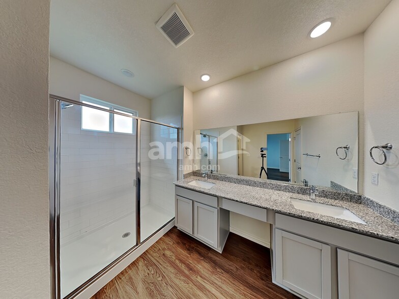 Building Photo - 2735 Geronimo Creek