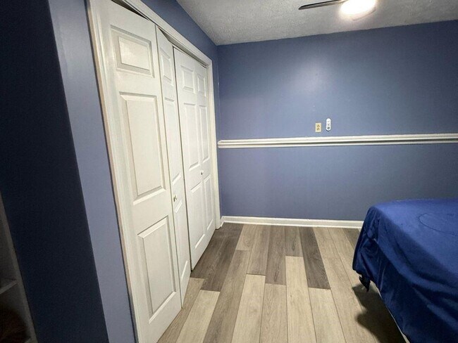 Building Photo - 1733 Ellenwood Dr NE