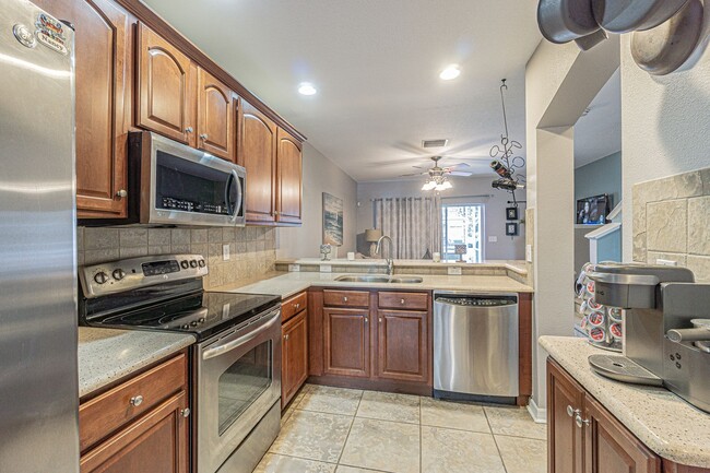 Building Photo - 2 Bedroom - 2.5 Bathroom - Gated Community...