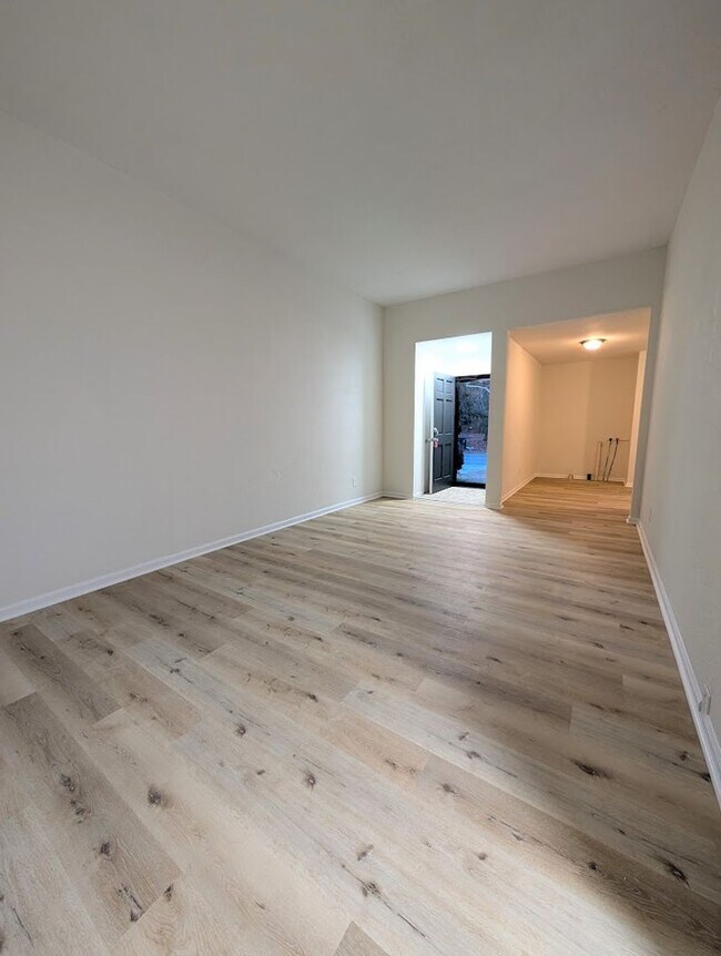 Building Photo - 3718 Fountain Ave