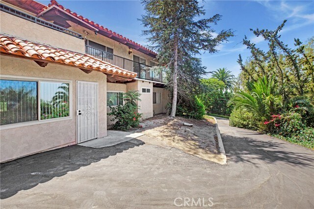 Building Photo - 1731 La Loma Dr