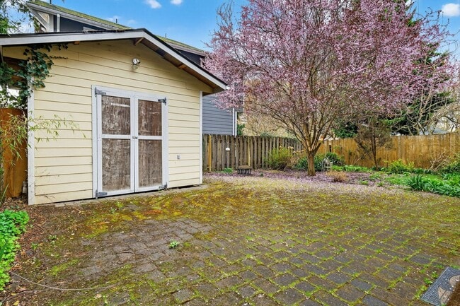 Building Photo - 3660 SE Tenino St