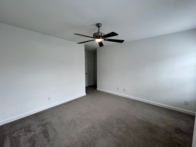 Building Photo - 2542 Fieldsway Dr