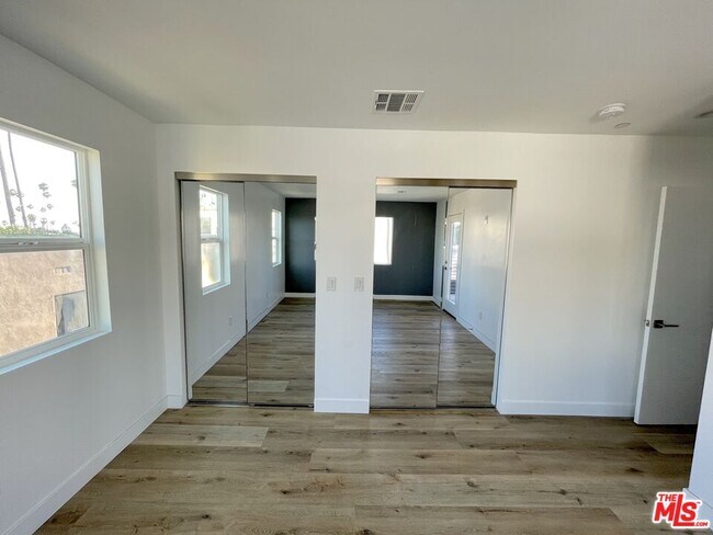 Building Photo - 1554 Winona Blvd