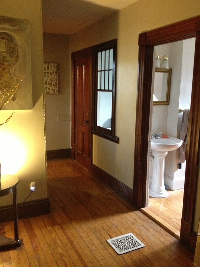 Building Photo - 38/40 Kenyon